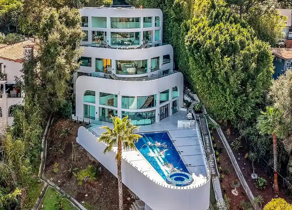 15105 Mulholland Dr