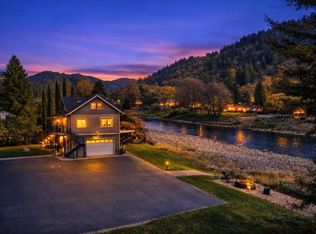 461 Fielder Ln, Grants Pass, OR