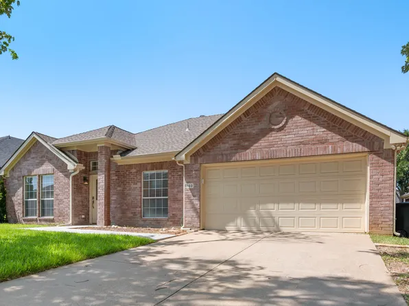 1703 Nightingale Ln, Corinth, TX 76210