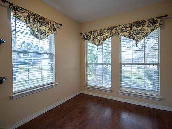 4th image of 3827 Timber Lake Dr