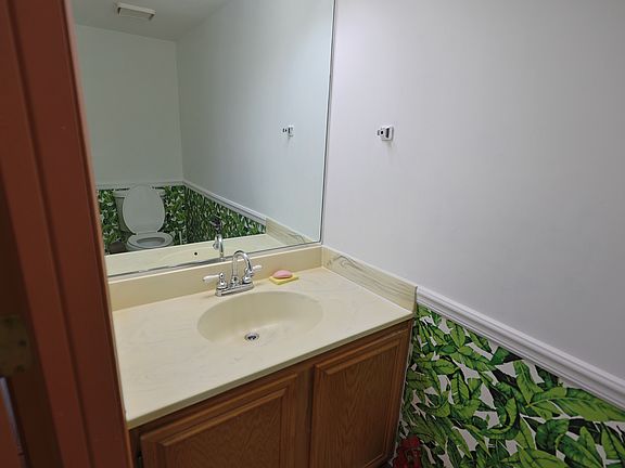 5th image of 1402 Parkside Dr