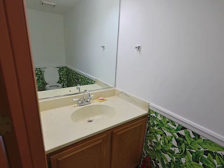 1402 Parkside Dr — Photo 5