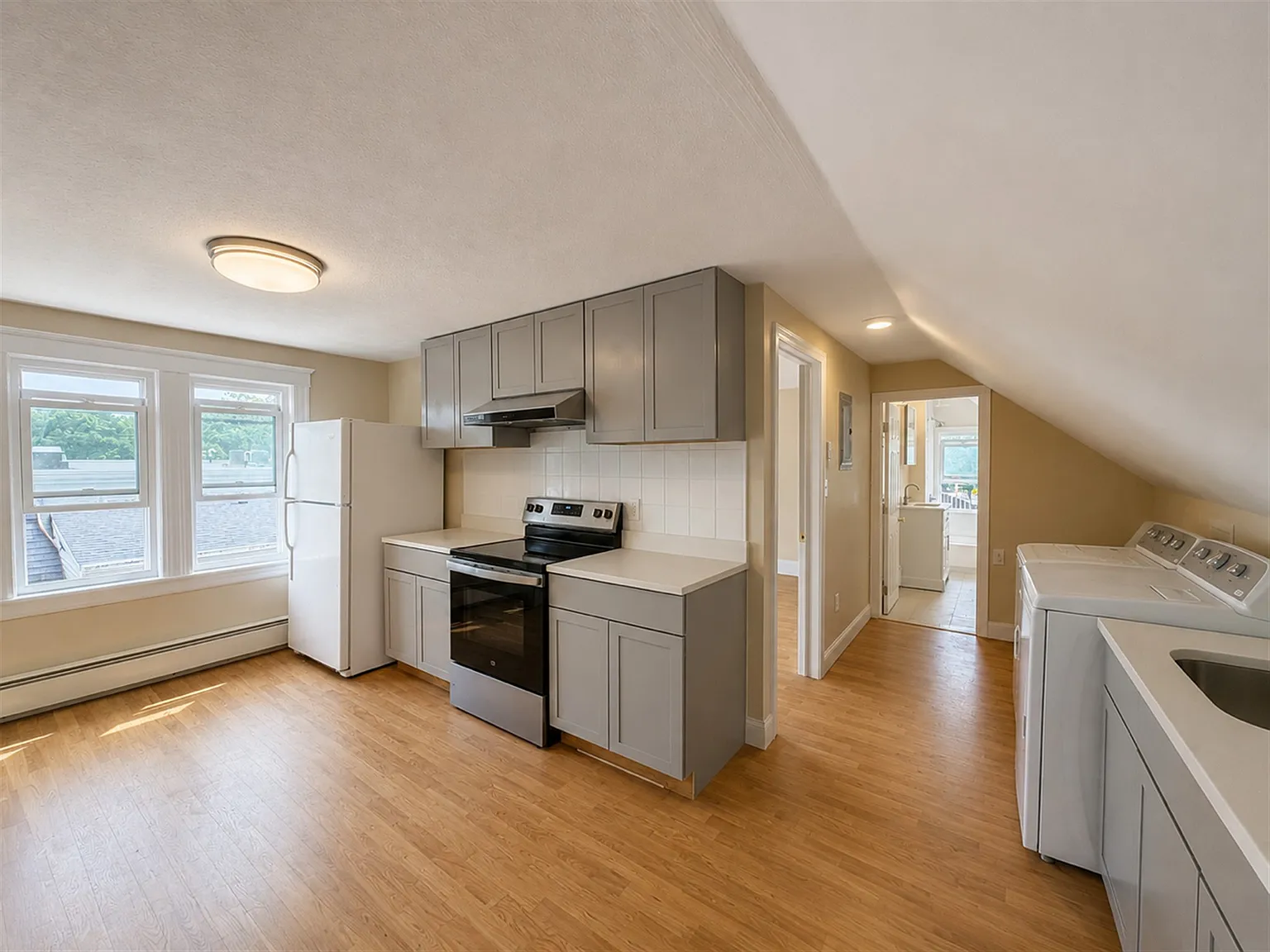 2 bed, 750 sqft, $2,500 — Photo 2