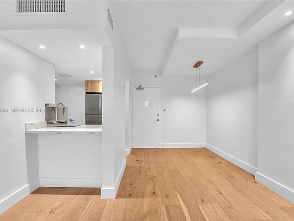 4th image of 1000 West Ave APT 408