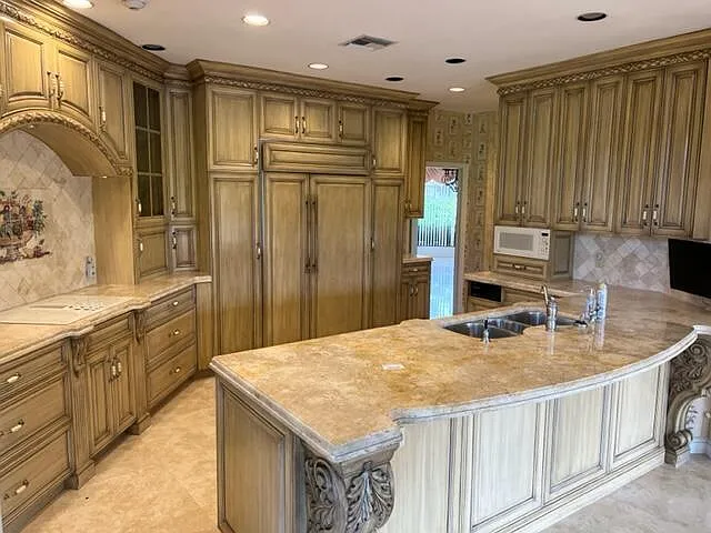 4 bed, 3.5 bath, 4017 sqft, $13,500 — Photo 4