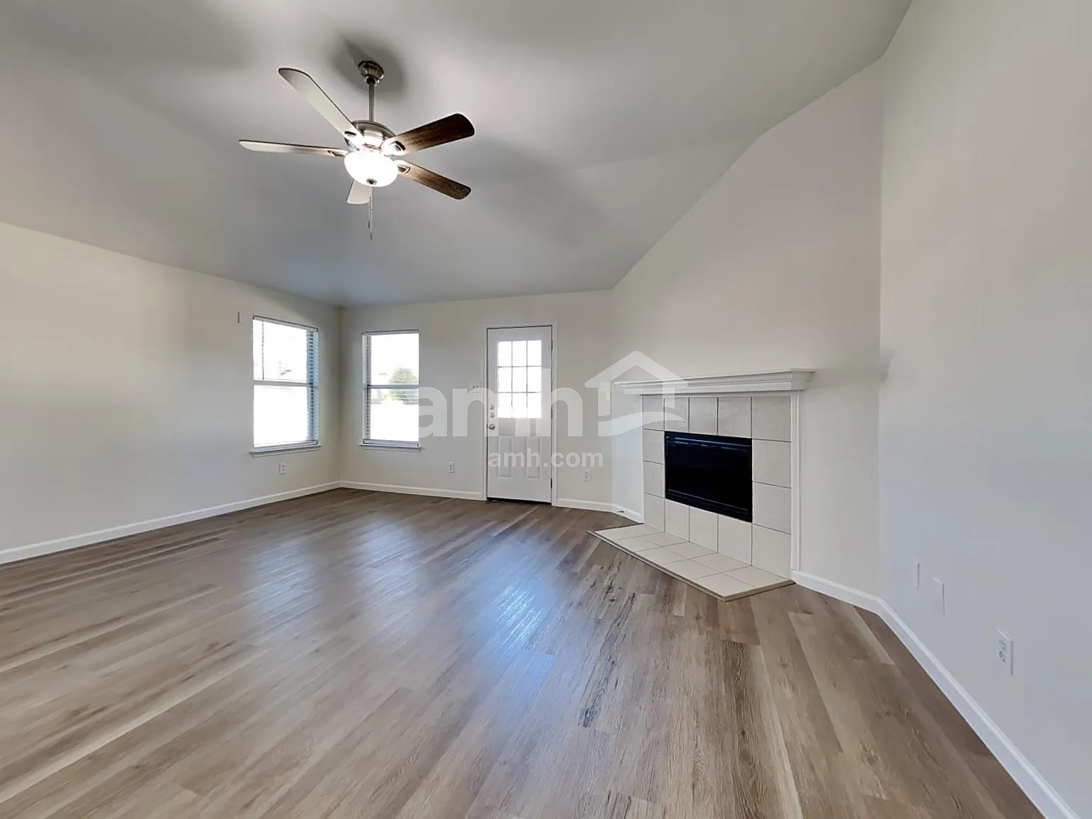 4 bed, 2.0 bath, 1956 sqft, $2,595 — Photo 4