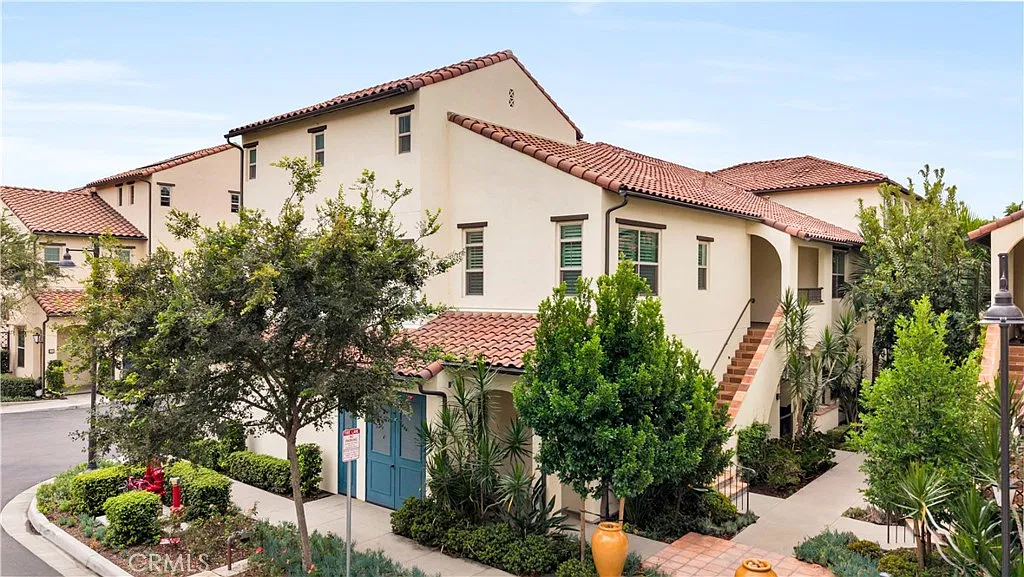 3 bed, 2.5 bath, 1706 sqft, $4,500 — Photo 1