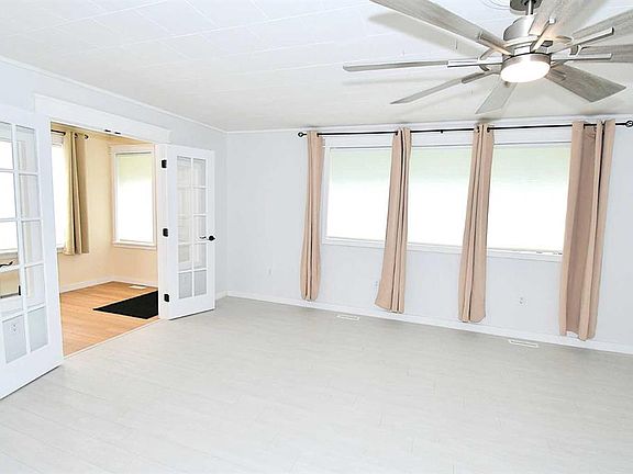 4th image of 606 W 4th St