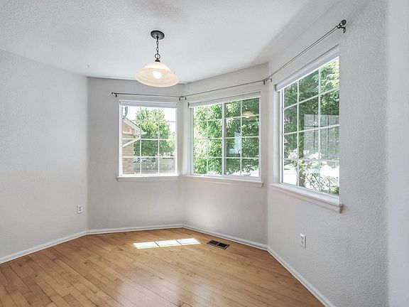 4th image of 608 Peyton Dr