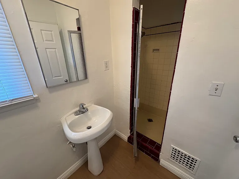 902 Alandele Ave #902 — Photo 8