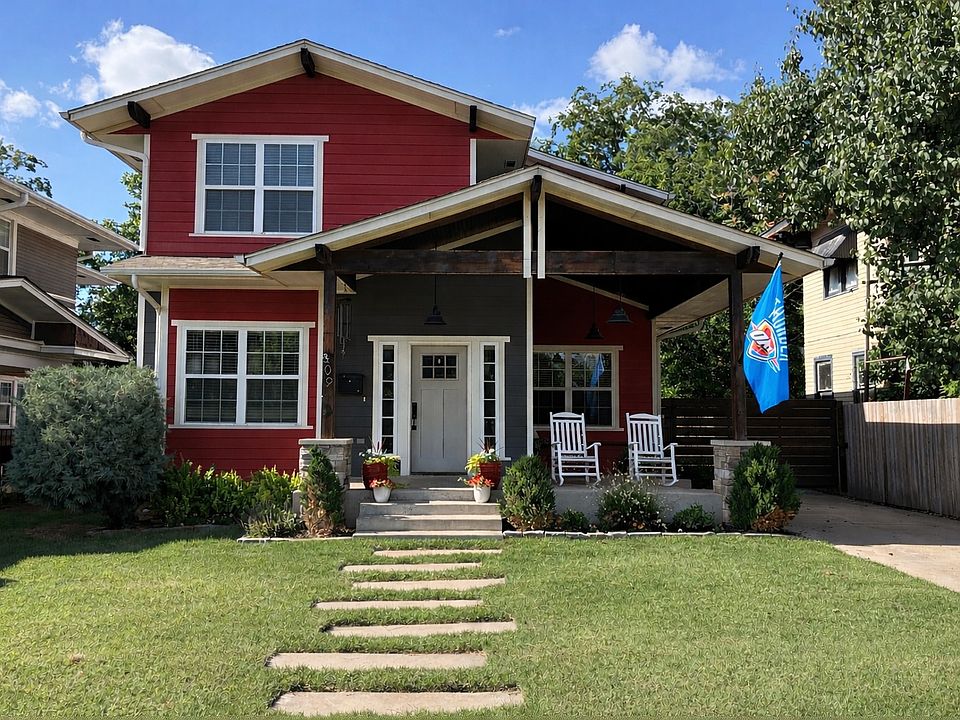 Great curb appeal Craftsman Style Home only 10 years old
