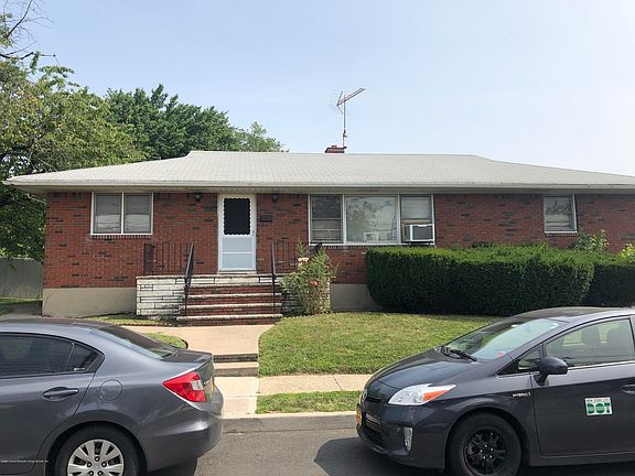 3rd image of 69 Dixon Ave