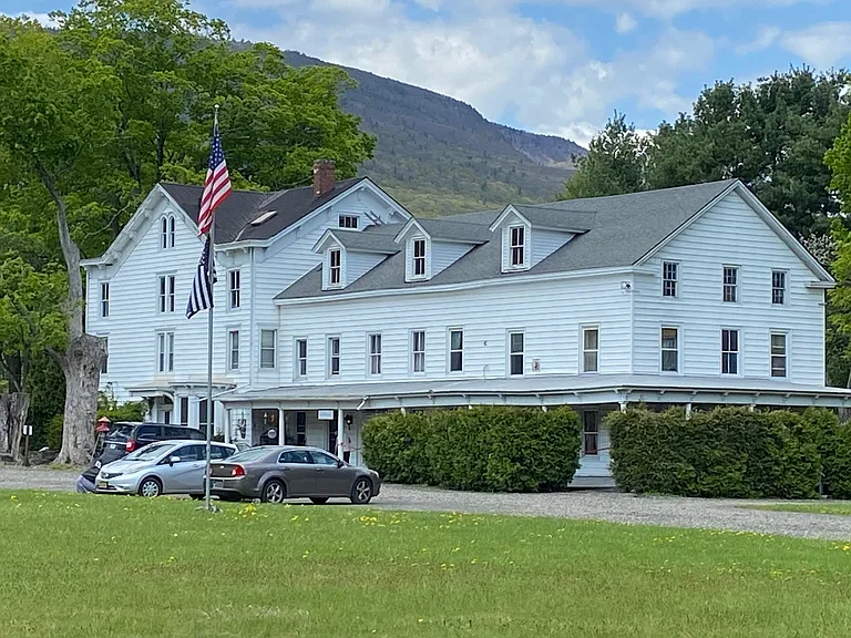 466 Pennsylvania Ave — Photo 2