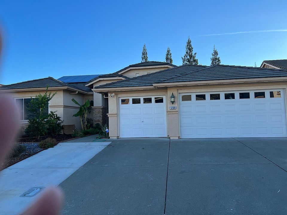 Front with 3 garages