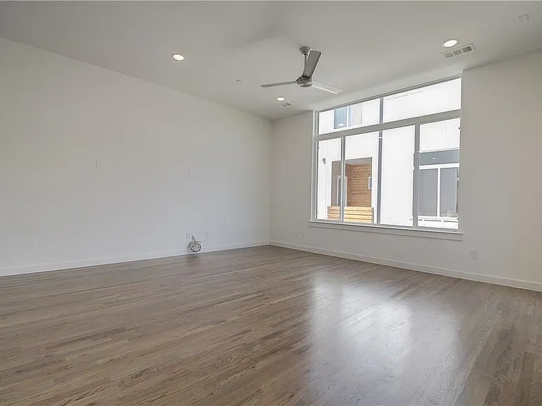 2310 N Carroll Ave #105 — Photo 6