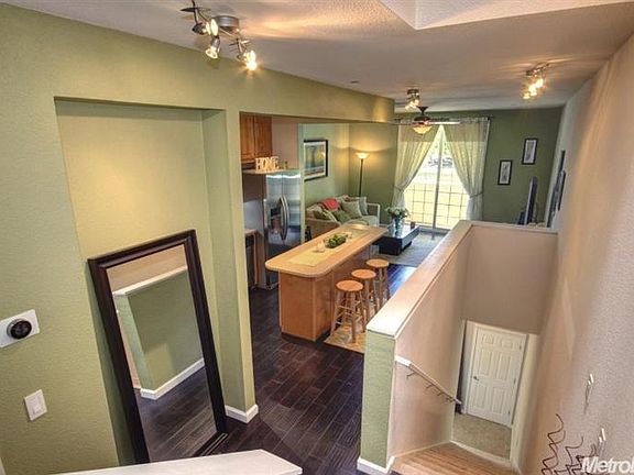 3rd image of 404 Harriet Ln