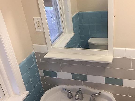 3rd image of 470 Leverington Ave #1