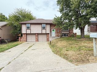 8232 Splitlog Ave, Kansas City, KS 66112