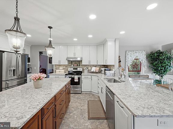 2nd image of 577 Pinnacle Dr