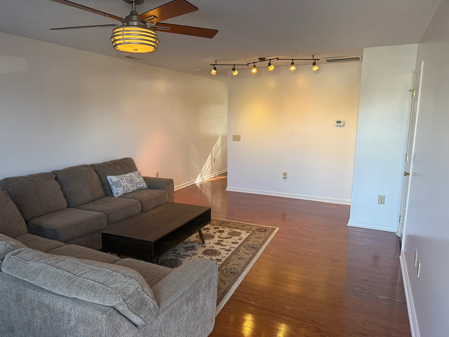 2 bed, 1.5 bath, 1080 sqft, $1,100 — Photo 4
