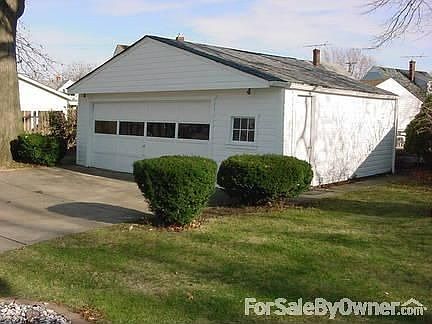 2nd image of 723 Bryn Mawr Ave