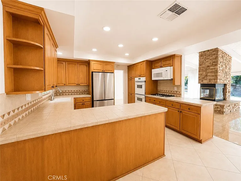 24010 Hatteras St — Photo 9