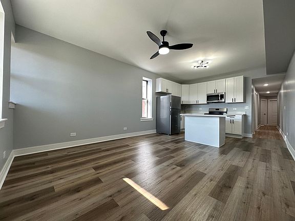 3rd image of 1145 N Sacramento Ave APT 2