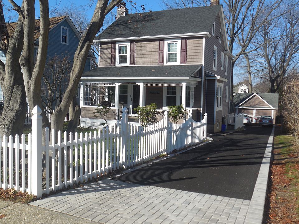 2nd image of 152 Saint Andrews Ln