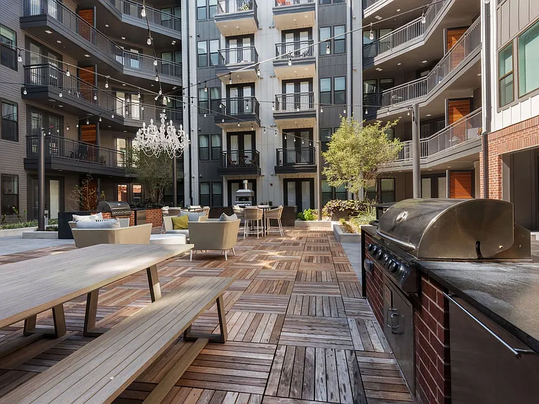 Troubadour Apartments — Photo 17