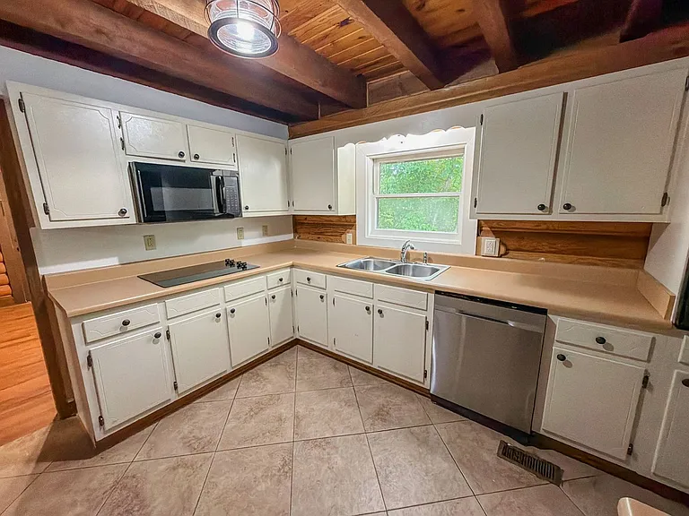 2414 Briggs Ave — Photo 9