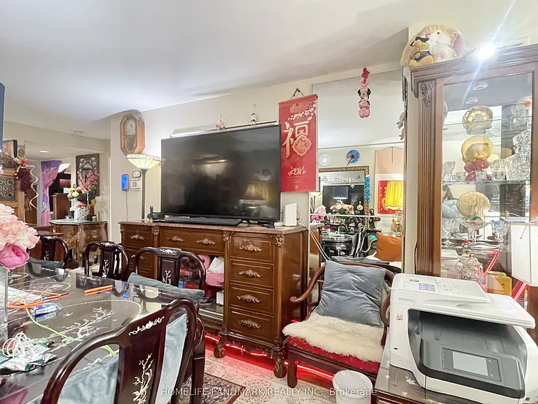 225 Davenport Rd #202 — Photo 14