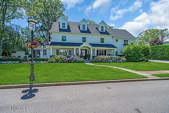 6 bed, 4.5 bath, 5019 sqft, $25,000 — Photo 4