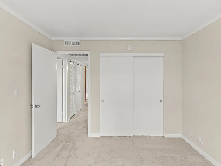 Sycamore Green Apartments — Photo 48