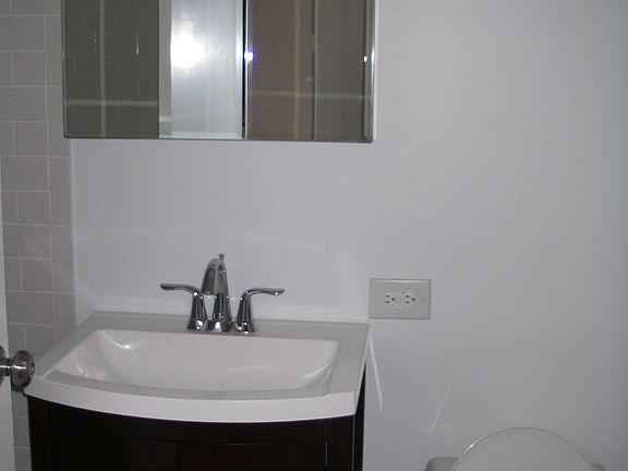 5th image of 555 E 78th St