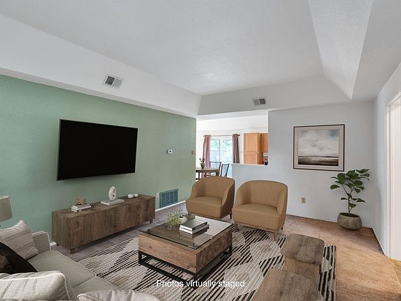 2nd image of 512 Bluebird Ln