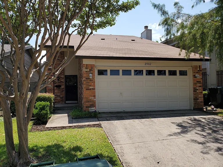 2902 Southern Cross Dr — Photo 1