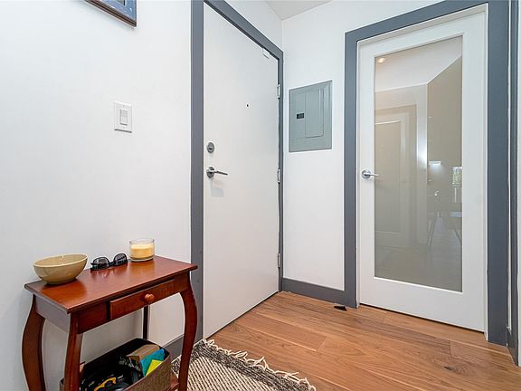 4th image of 1008 Tillicum Rd #201