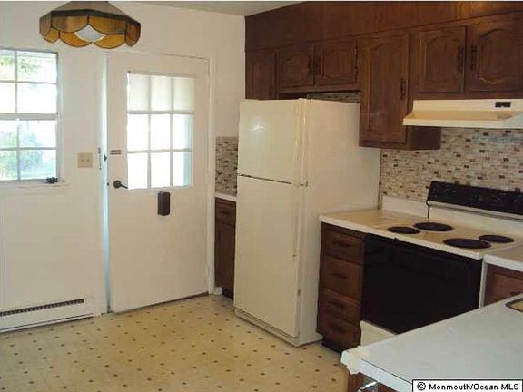 3rd image of 47B Edinburgh Ln #B