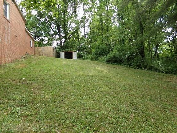3rd image of 370 White Pine Dr
