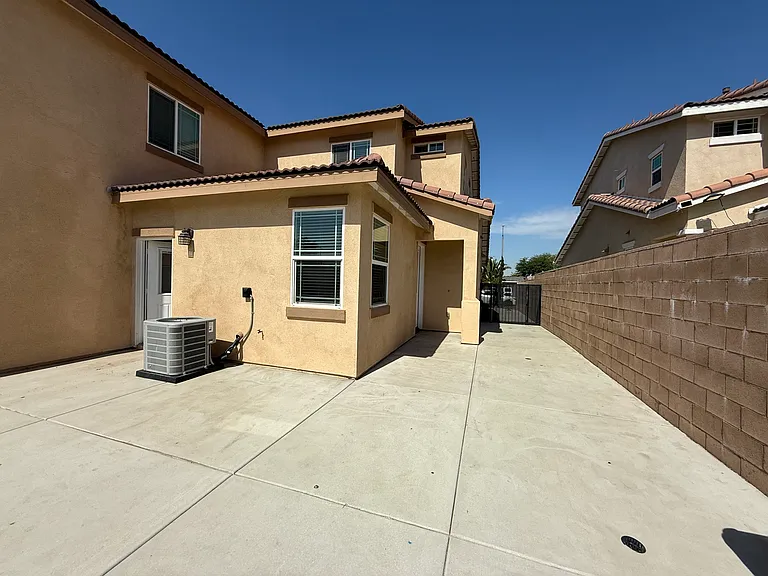 9733-2 Eugenia Ave — Photo 15