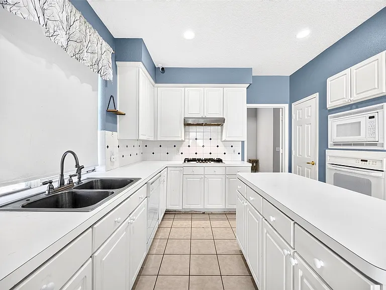 11214 Hillside Glen Trl — Photo 16