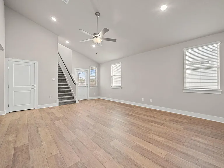 219 Pinnacle Ln — Photo 16