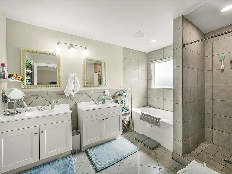 11026 Desert Springs Cir — Photo 24