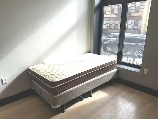 Rented by Uptown Flats LLC | media 12