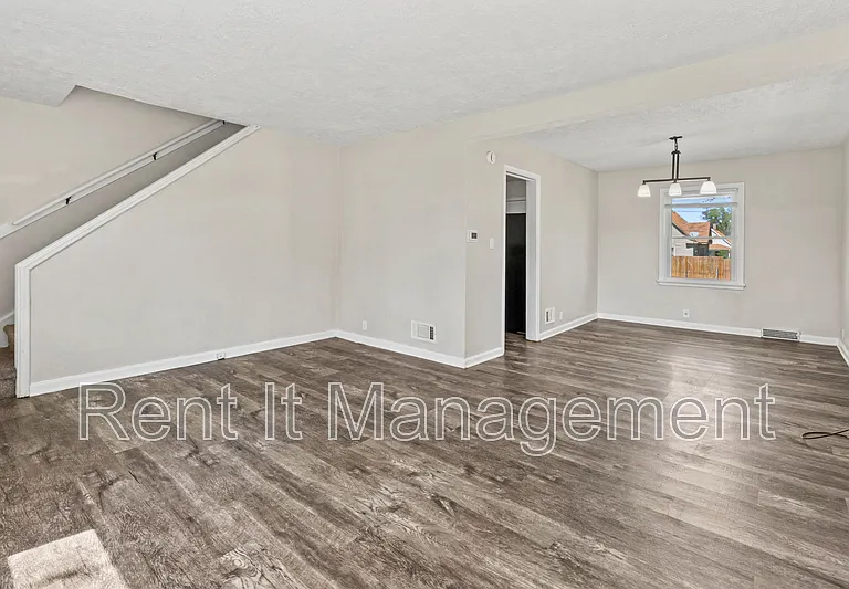 3314 Franklin St — Photo 6