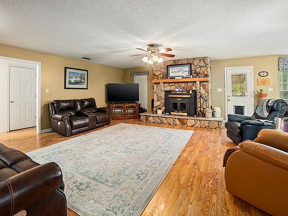 3rd image of 1110 Thornton Rd