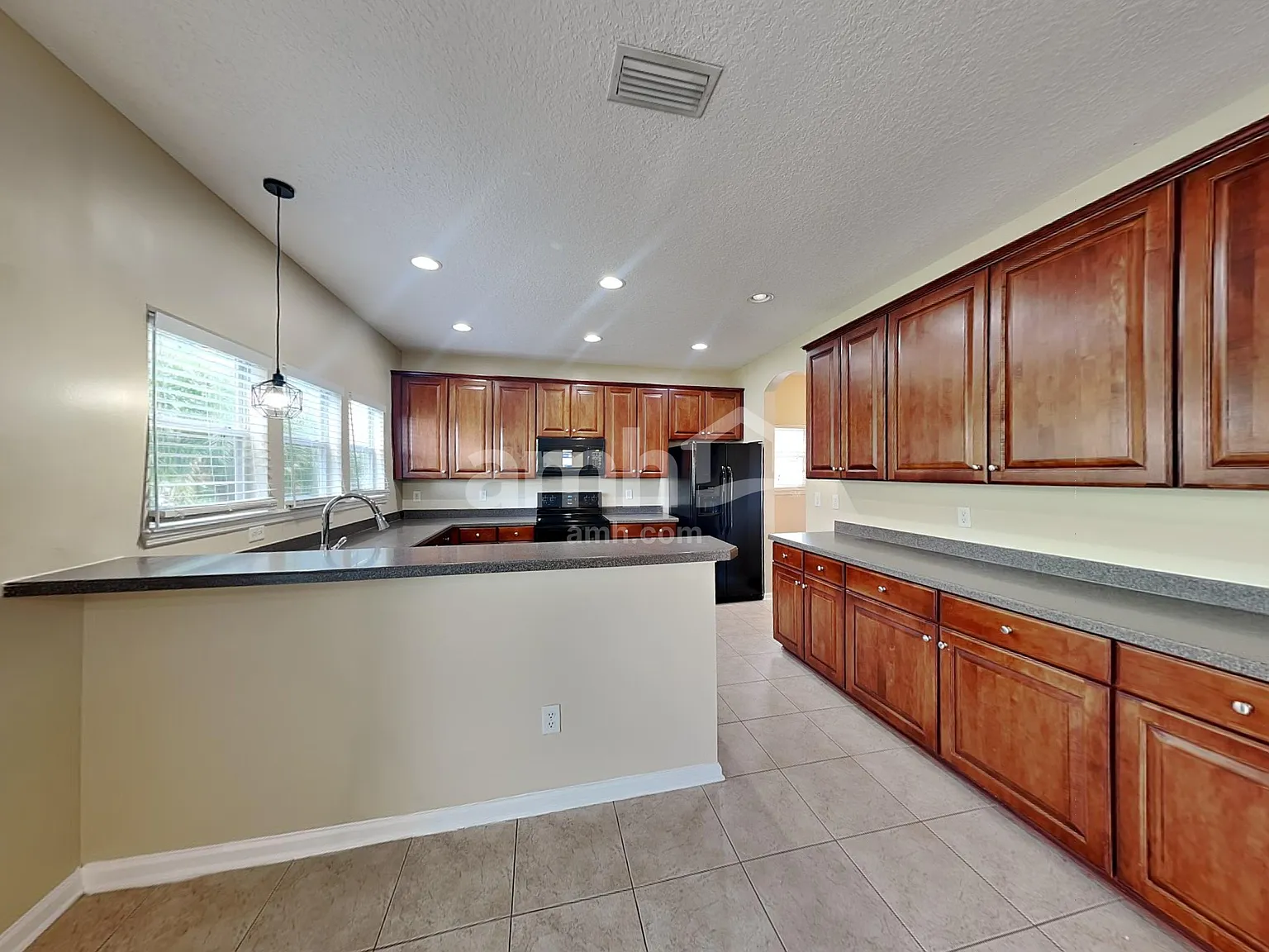3 bed, 2.5 bath, 2530 sqft, $2,580 — Photo 3
