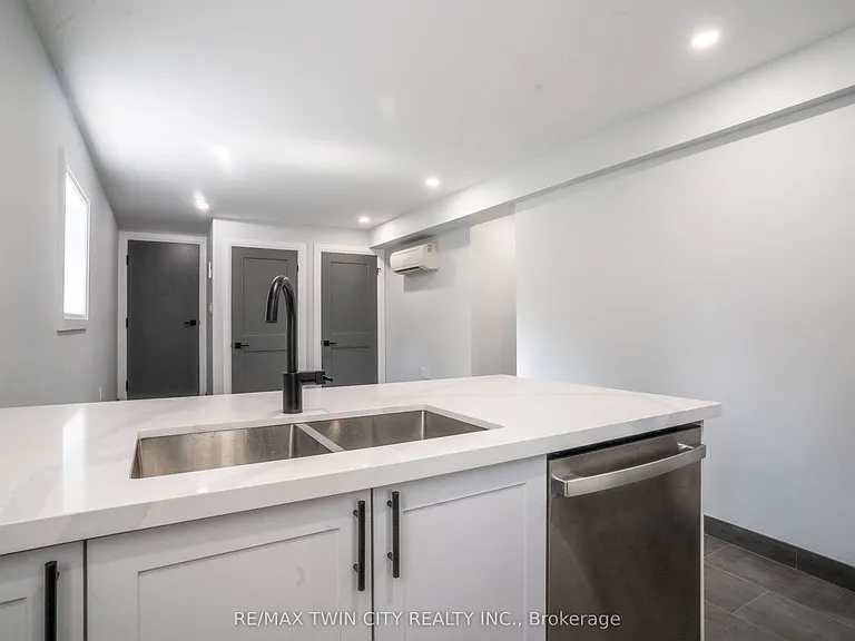 130 Elgin St #2 — Photo 2