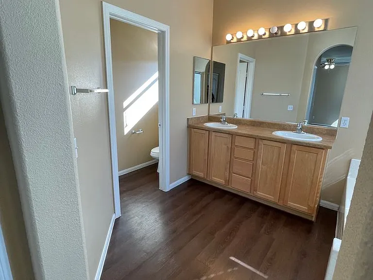 733 Emerald Idol Pl — Photo 17