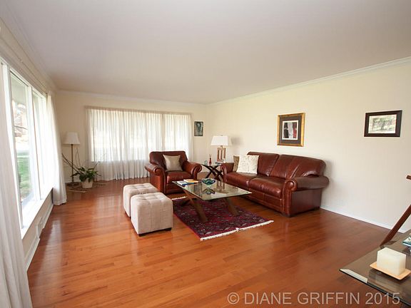2nd image of 810 Cambridge Dr SE